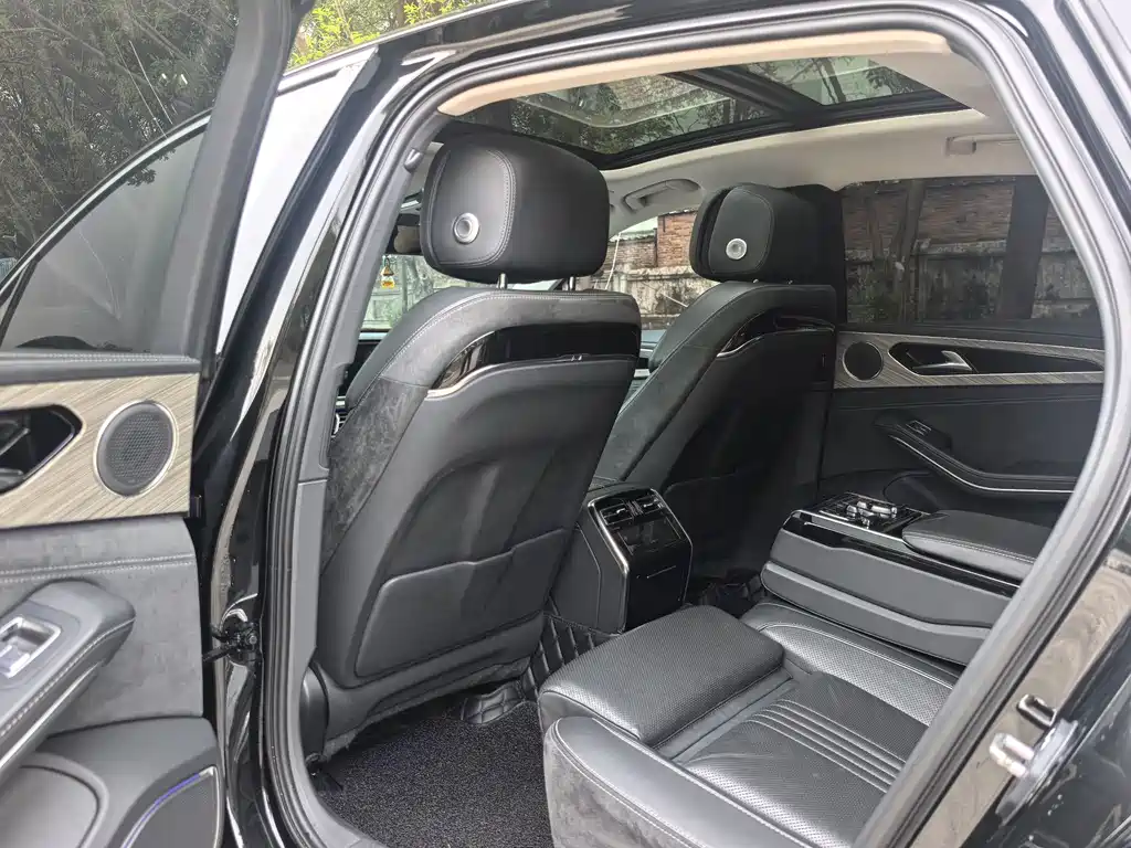 Hongqi H9 2020 2.0T Zhilian Qichang Edition купить на сайте DeffCars