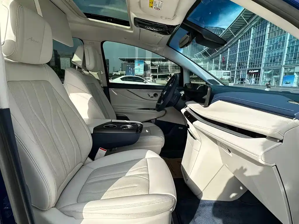Buick GL8 New Energy 2024 Lu Zun Luxury Edition 6 seats купить на сайте DeffCars