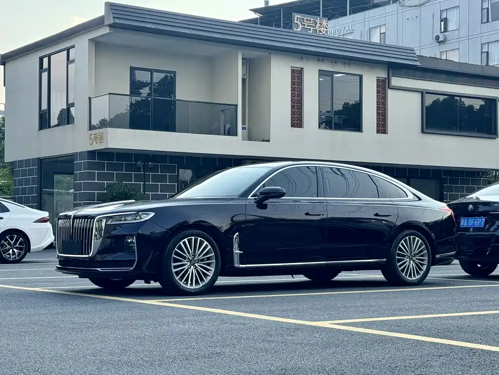 Hongqi H9 2023 2.0T Zhilian Flagship Edition купить на сайте DeffCars