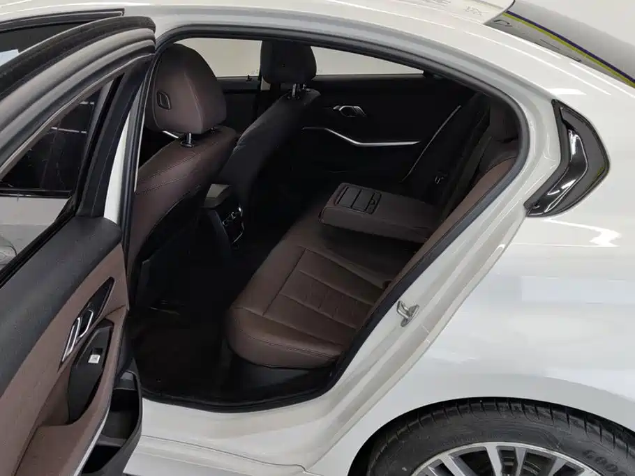 BMW 3 Series 2021 320i Sports Package купить на сайте DeffCars