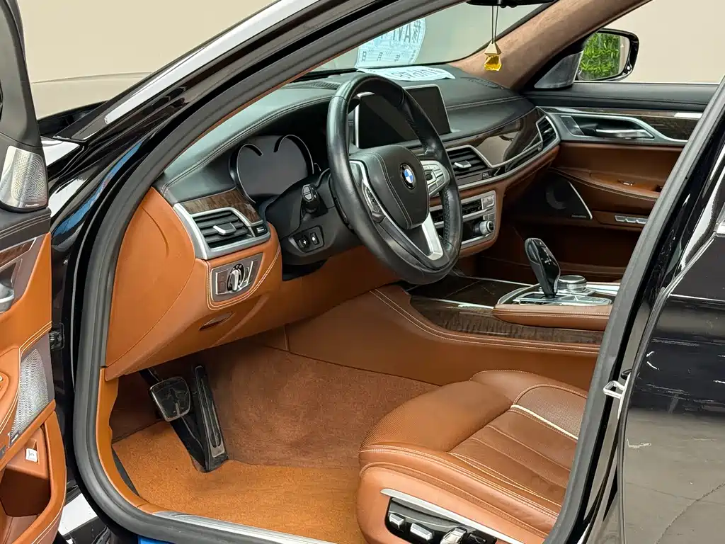 BMW 7 Series 2018 740Li xDrive Exclusive M Sports Package купить на сайте DeffCars