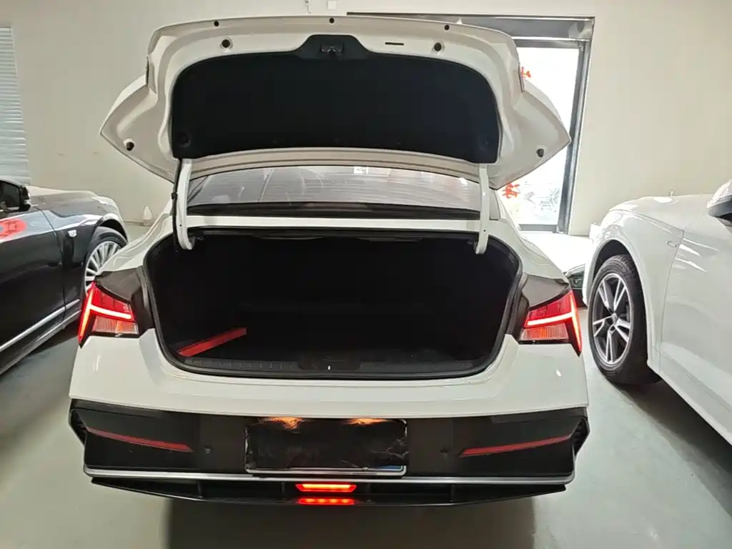 Elantra 2023 1.5L CVT LUX Premium Edition купить на сайте DeffCars