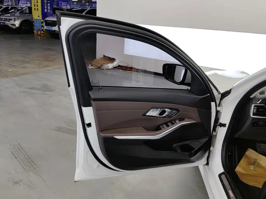 BMW 3 Series 2021 320i Sports Package купить на сайте DeffCars