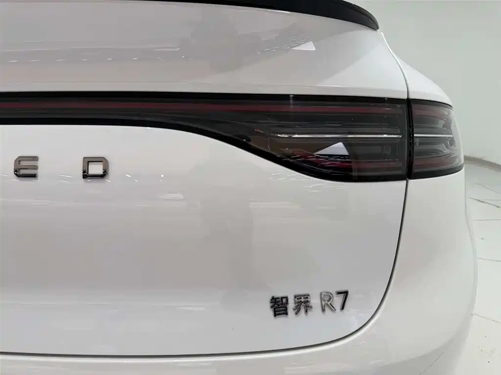 Zhijie R7 2025 extended range 251km Max купить на сайте DeffCars