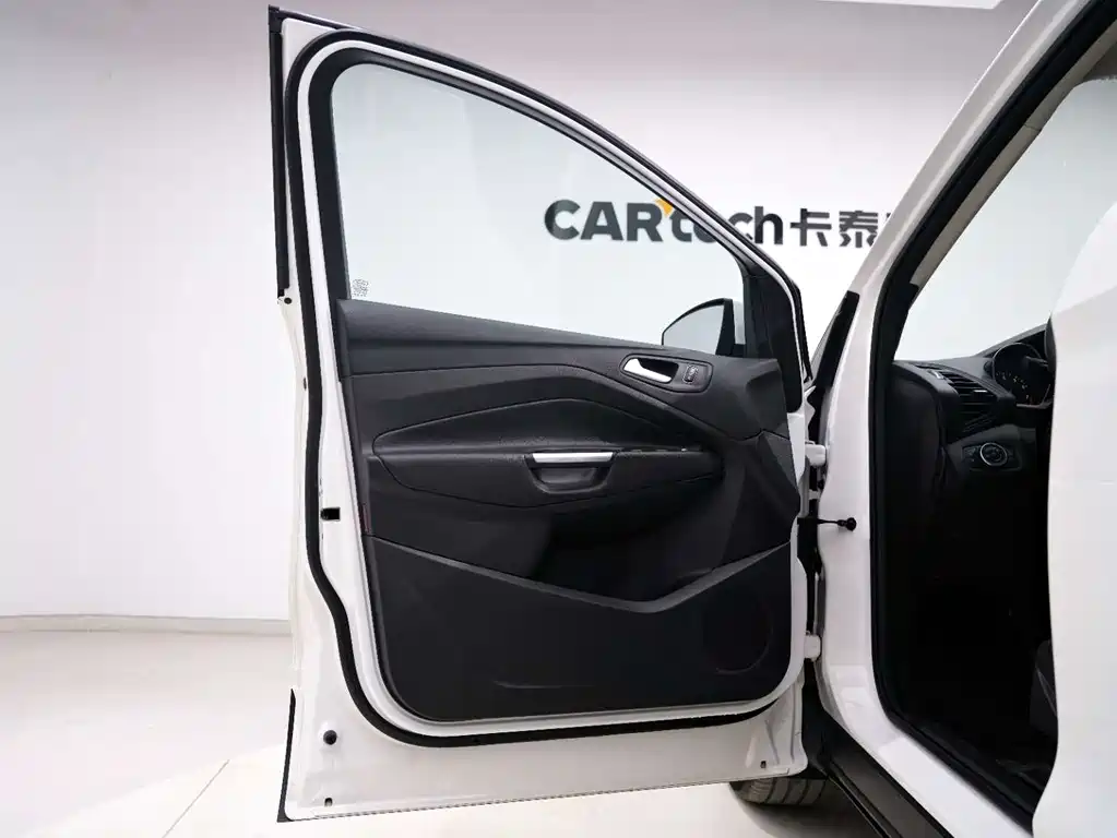 Escape 2019 EcoBoost 180 two-wheel drive platinum airfoil National VI купить на сайте DeffCars