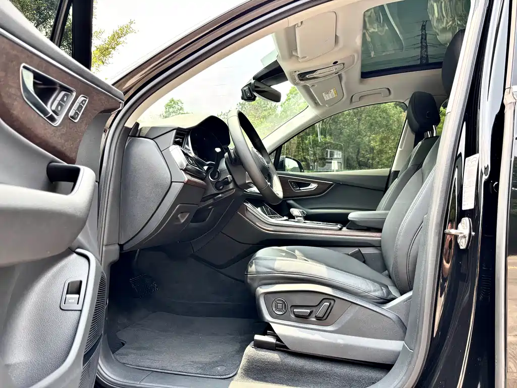 Audi Q7 2022 55 TFSI quattro S line sports купить на сайте DeffCars