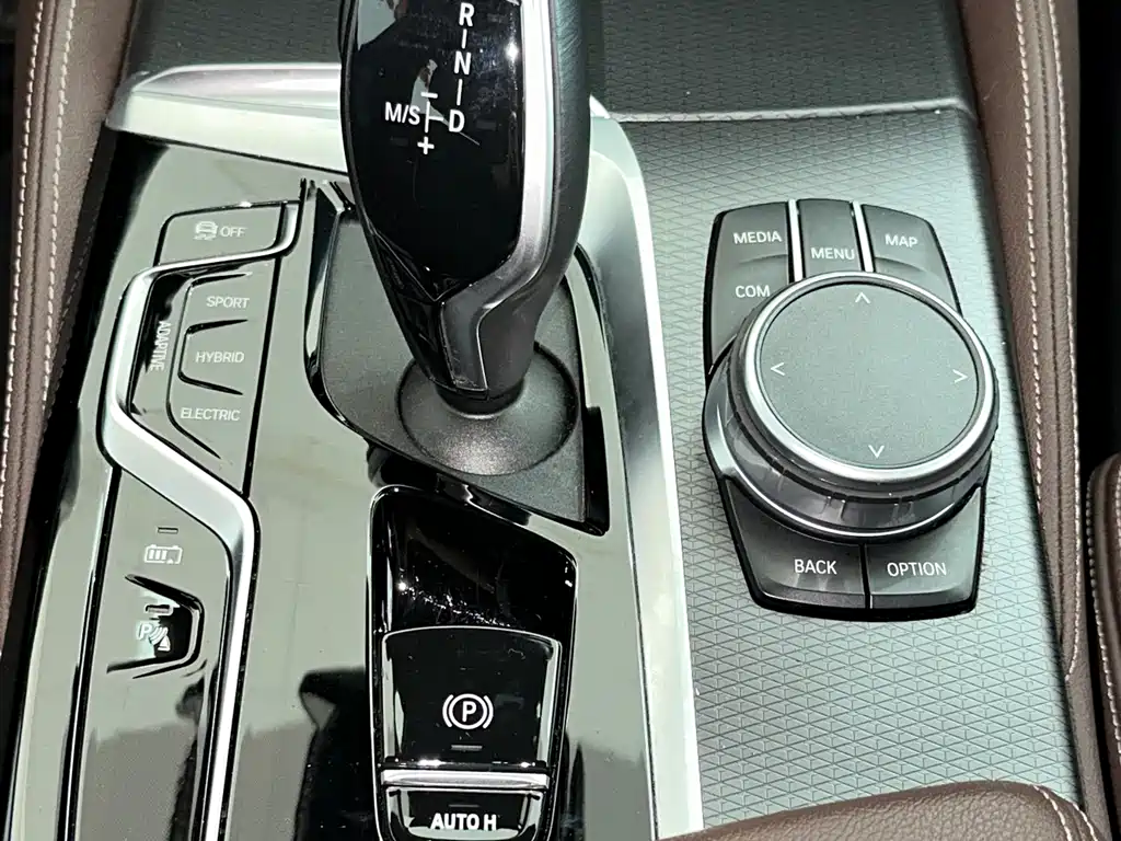 BMW 5 Series New Energy 2022 535Le Pioneer Edition M Sports Package купить на сайте DeffCars