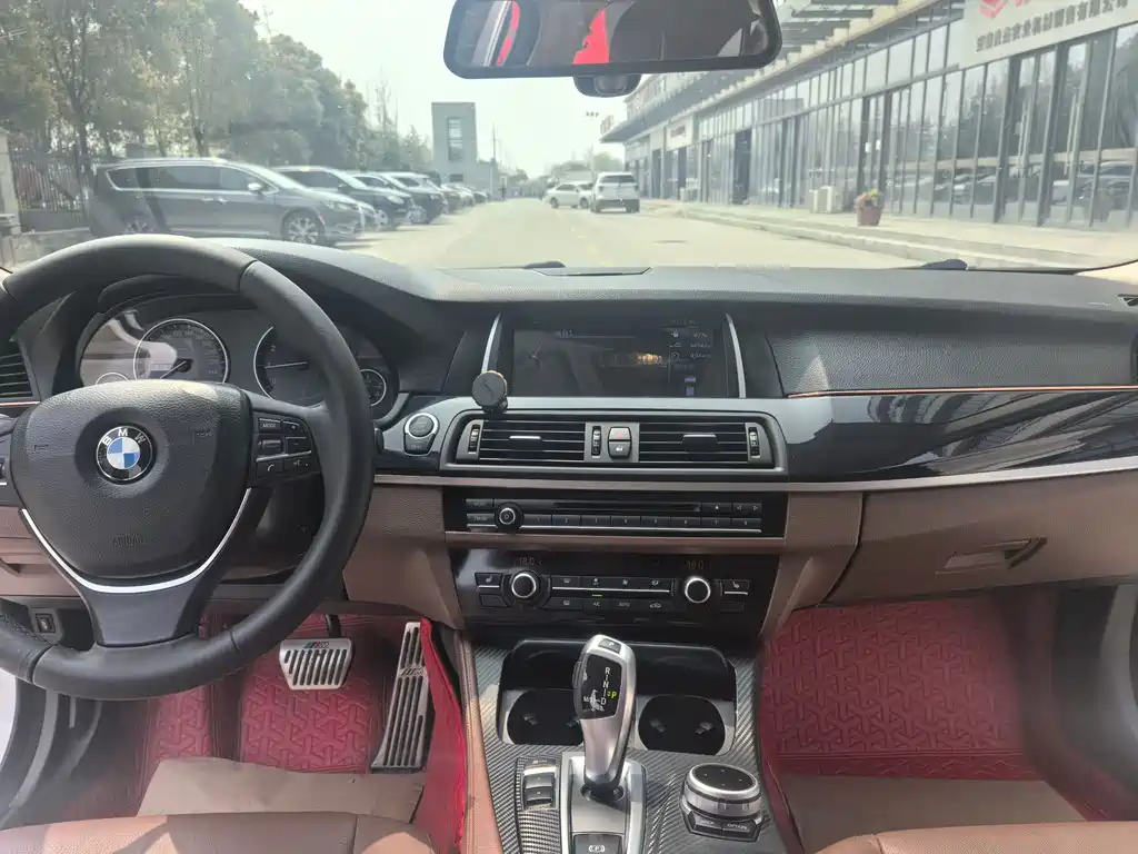 BMW 5 Series 2017 520Li Elegant купить на сайте DeffCars