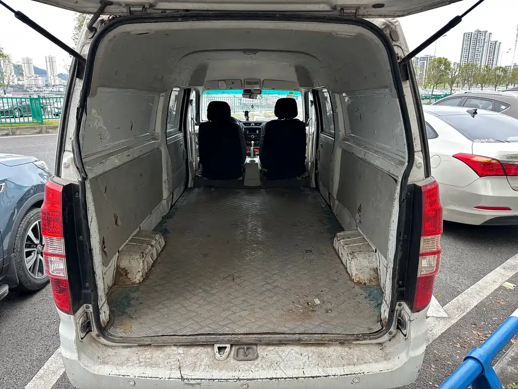 Long range E5 2019 enclosed truck купить на сайте DeffCars