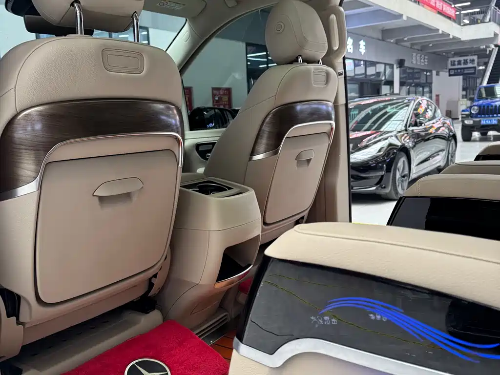 Mercedes-Benz V-Class 2022 V 260 L Long Wheelbase Premium Edition купить на сайте DeffCars