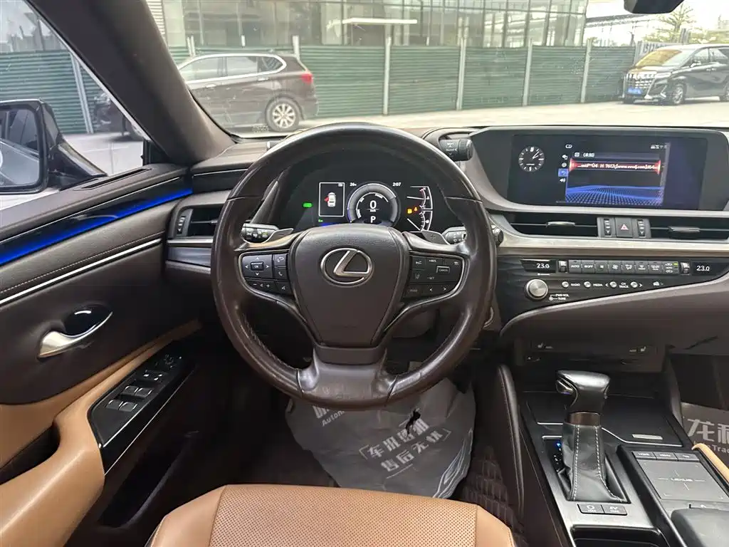 Lexus ES 2020 300h Excellence Edition купить на сайте DeffCars