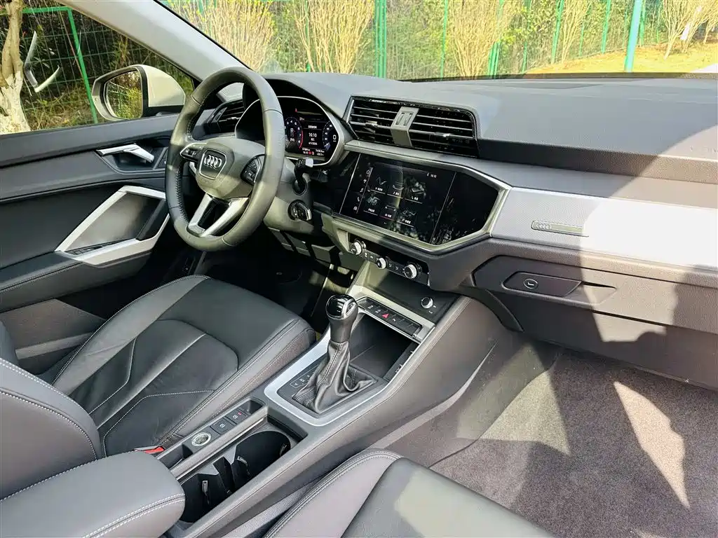 Audi Q3 2021 35 TFSI Enterprising and Elegant Model купить на сайте DeffCars