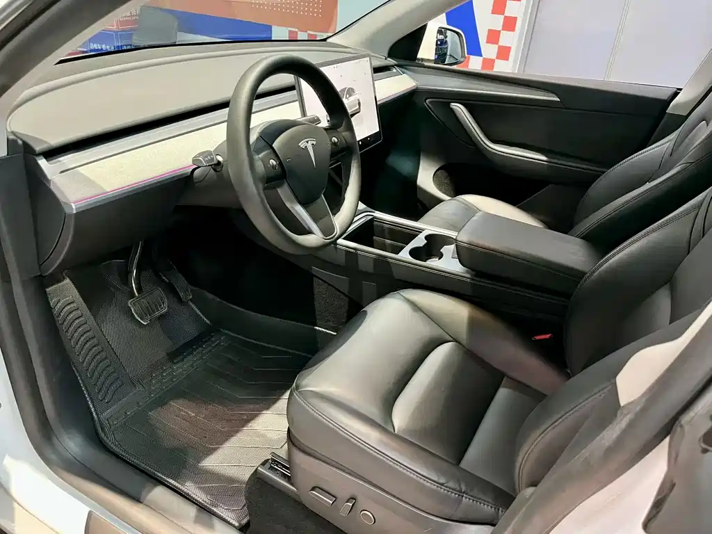 Model Y 2024 rear-wheel drive version купить на сайте DeffCars