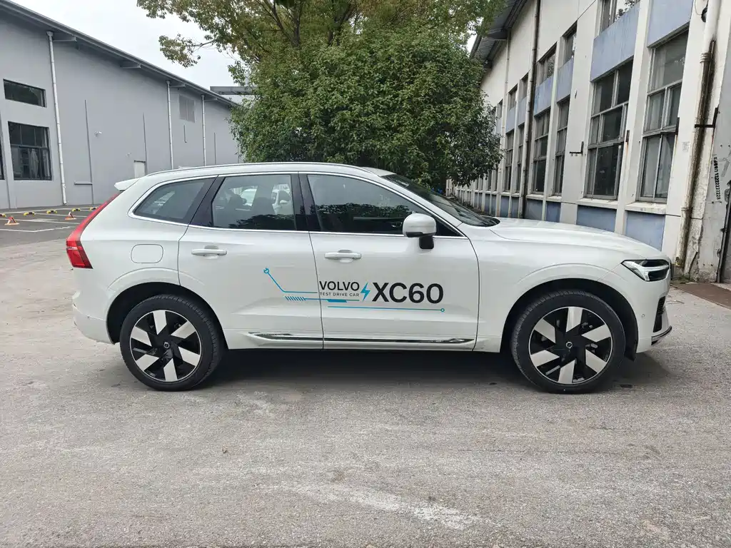 Volvo XC60 plug-in hybrid 2024 T8 plug-in hybrid long-range four-wheel drive Zhiya luxury version купить на сайте DeffCars