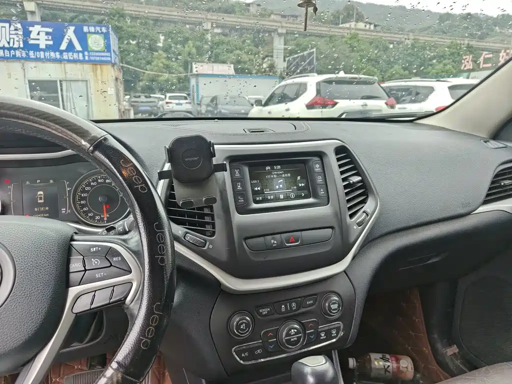 Liberty Light 2017 2.4L Leading Edition купить на сайте DeffCars