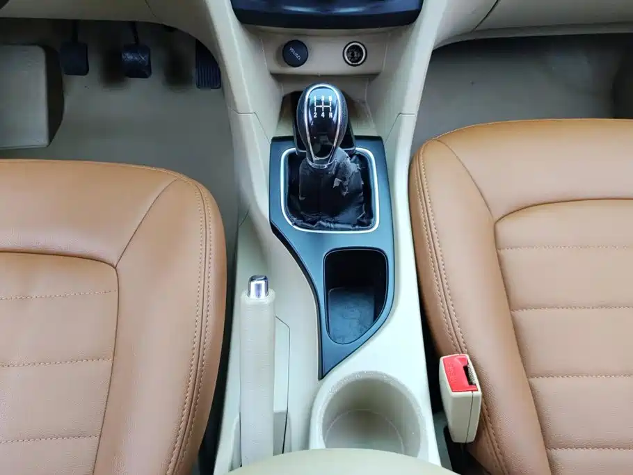Baojun 730 2016 facelift 1.5L manual standard 7 seats National V купить на сайте DeffCars