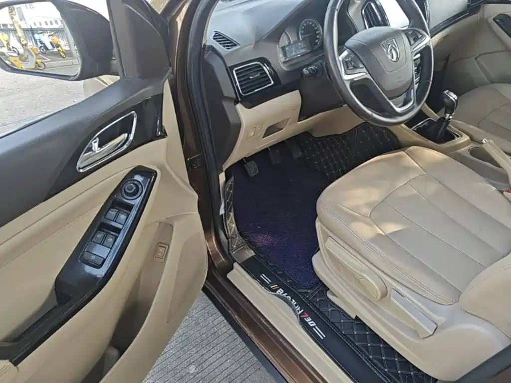 Baojun 730 2014 1.5L manual luxury navigation ESP version 7 seats купить на сайте DeffCars