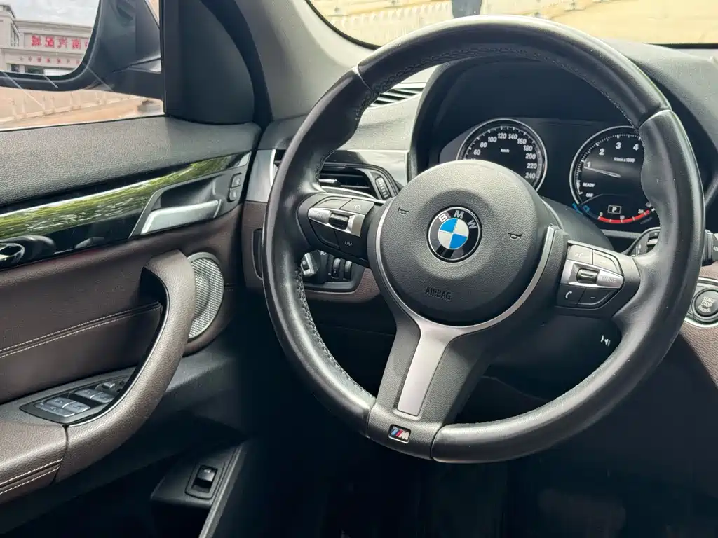 BMW X1 2021 sDrive25Li Leading Model купить на сайте DeffCars