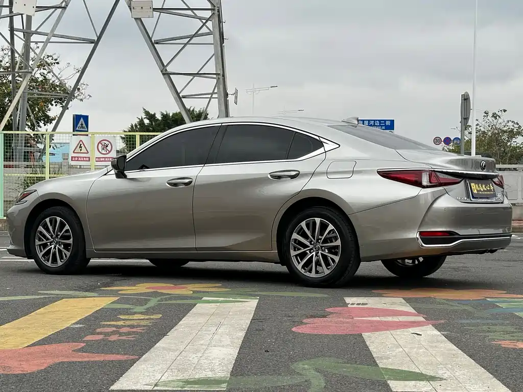 Lexus ES 2023 200 Excellence Edition купить на сайте DeffCars