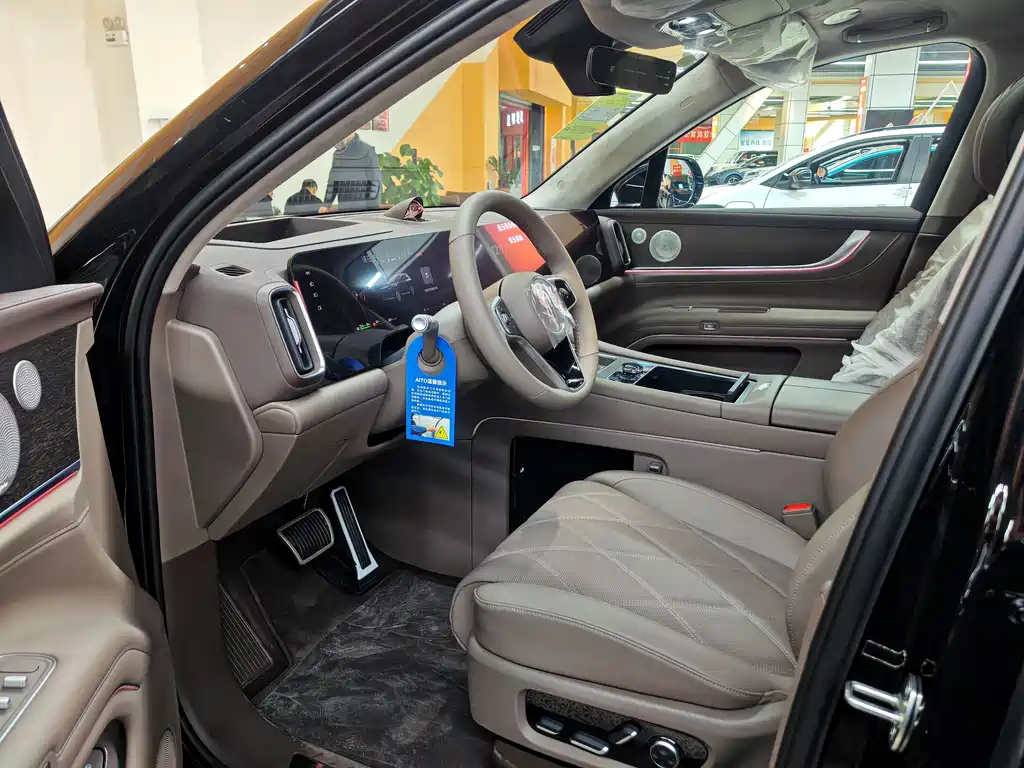 Wenjie M9 2025 extended range Ultra version 52kWh 6-seater version (192-line lidar) купить на сайте DeffCars