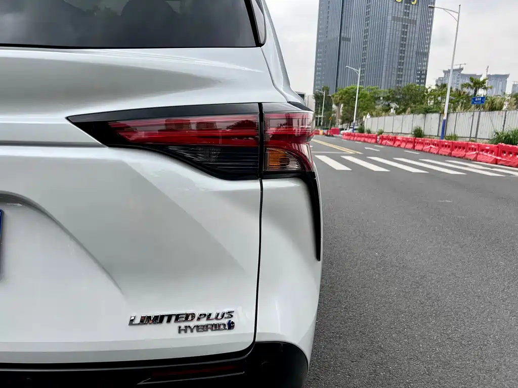 SIENNA 2021 2.5L Hybrid Extreme Edition купить на сайте DeffCars