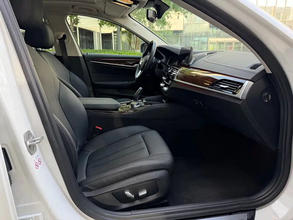 BMW 5 Series 2018 525Li Luxury Package купить на сайте DeffCars