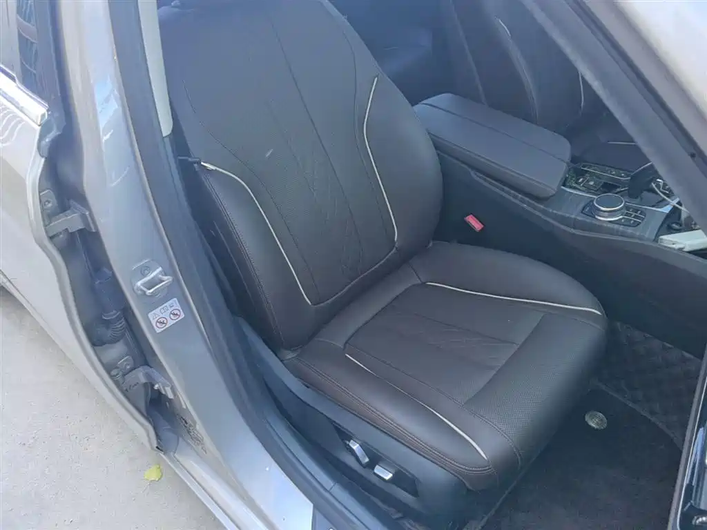 BMW 5 Series New Energy 2022 535Le Luxury Package купить на сайте DeffCars