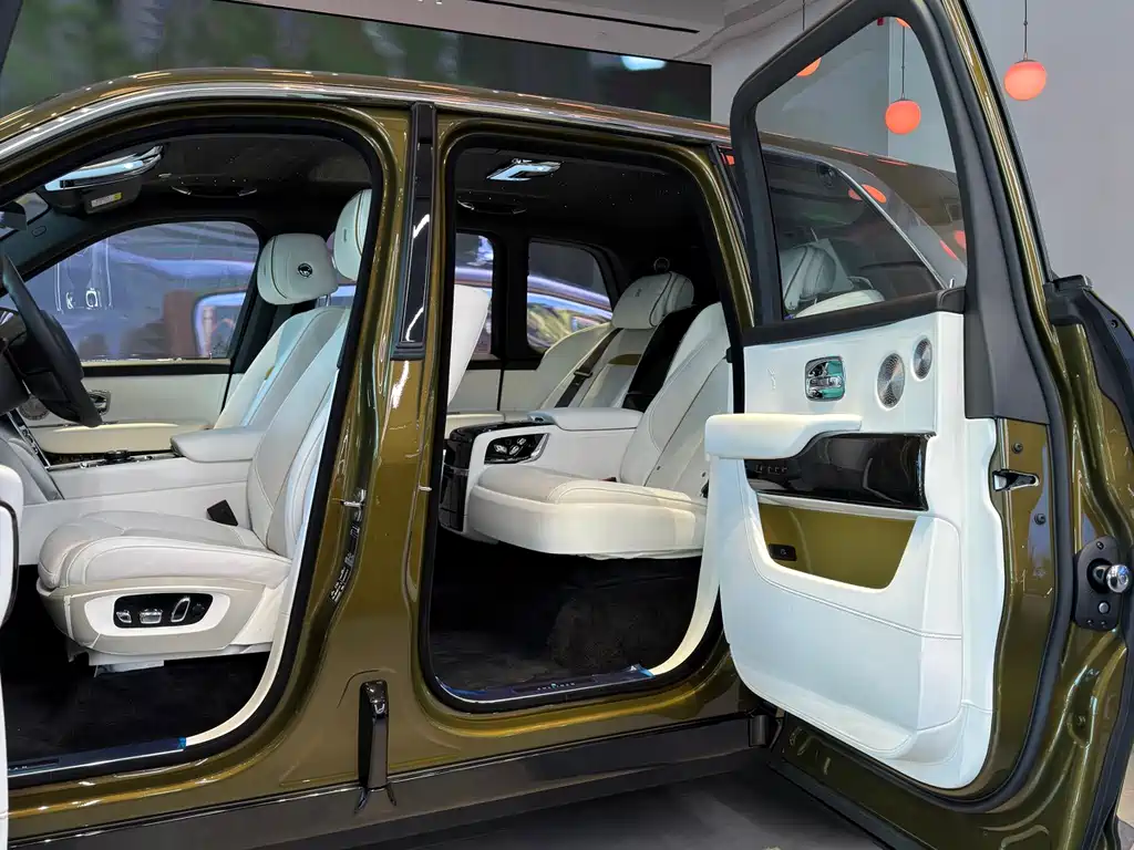 Cullinan 2024 four-seat version купить на сайте DeffCars