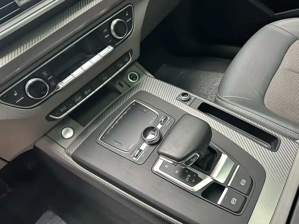 Audi Q5L 2018 45 TFSI Exclusive Fashion Type National V купить на сайте DeffCars