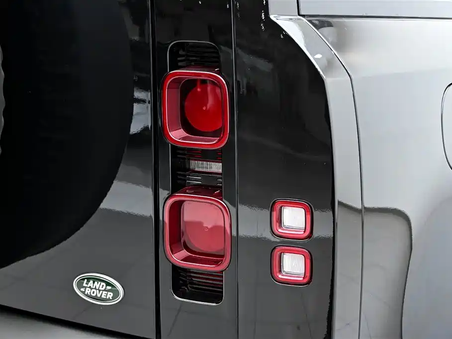 Land Rover Defender 2024 110 3.0T P400 X-DYNAMIC HSE купить на сайте DeffCars