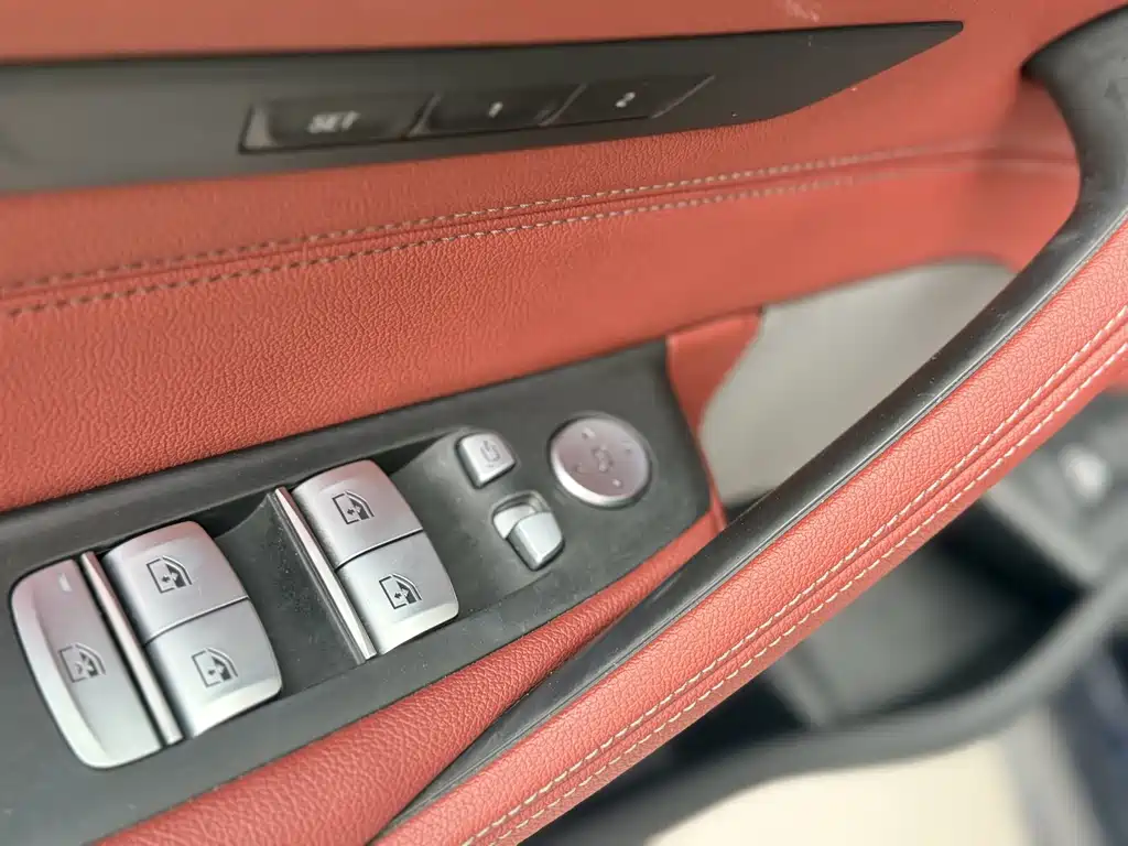 BMW 5 Series 2023 530Li Leading M Sports Package купить на сайте DeffCars