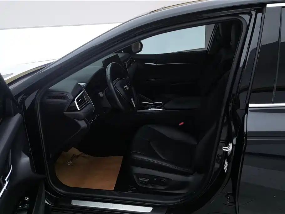 Camry 2023 2.5G Deluxe Edition купить на сайте DeffCars