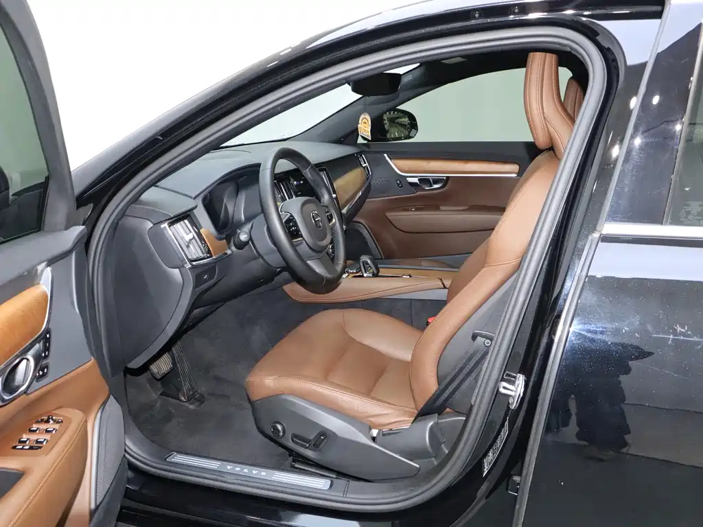 Volvo S90 2024 B5 Zhiyi Luxury Edition купить на сайте DeffCars