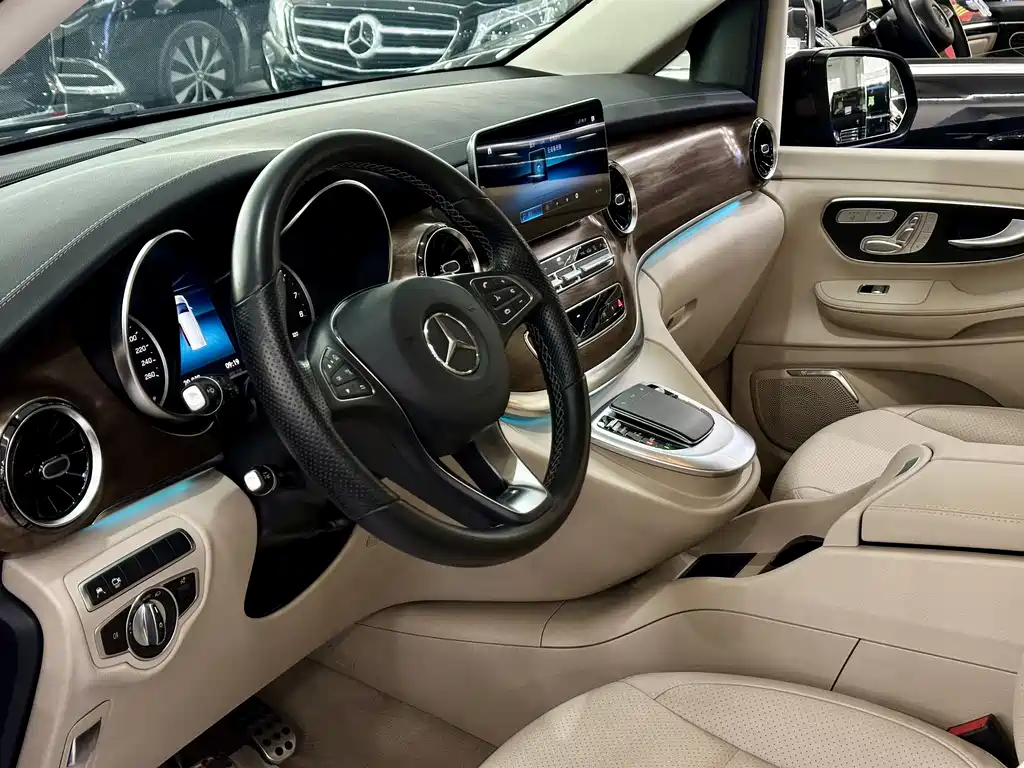 Mercedes-Benz V-Class 2022 V 260 L Long Wheelbase Luxury Edition купить на сайте DeffCars