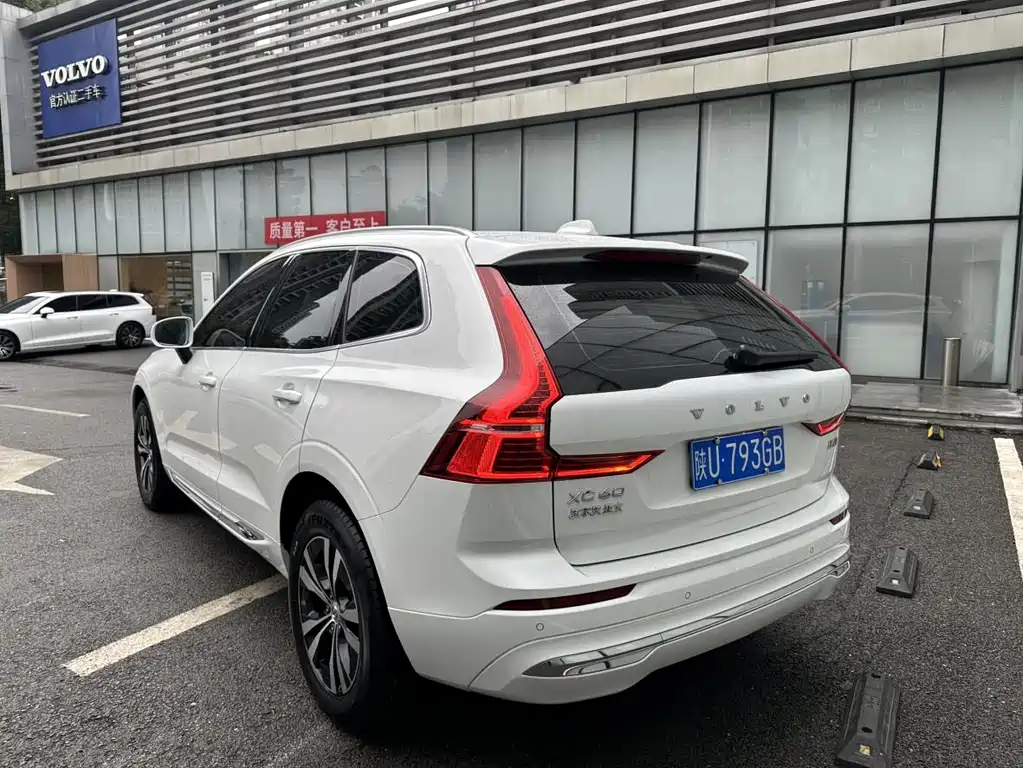 Volvo XC60 2025 B5 four-wheel drive Zhiyi Luxury Edition купить на сайте DeffCars