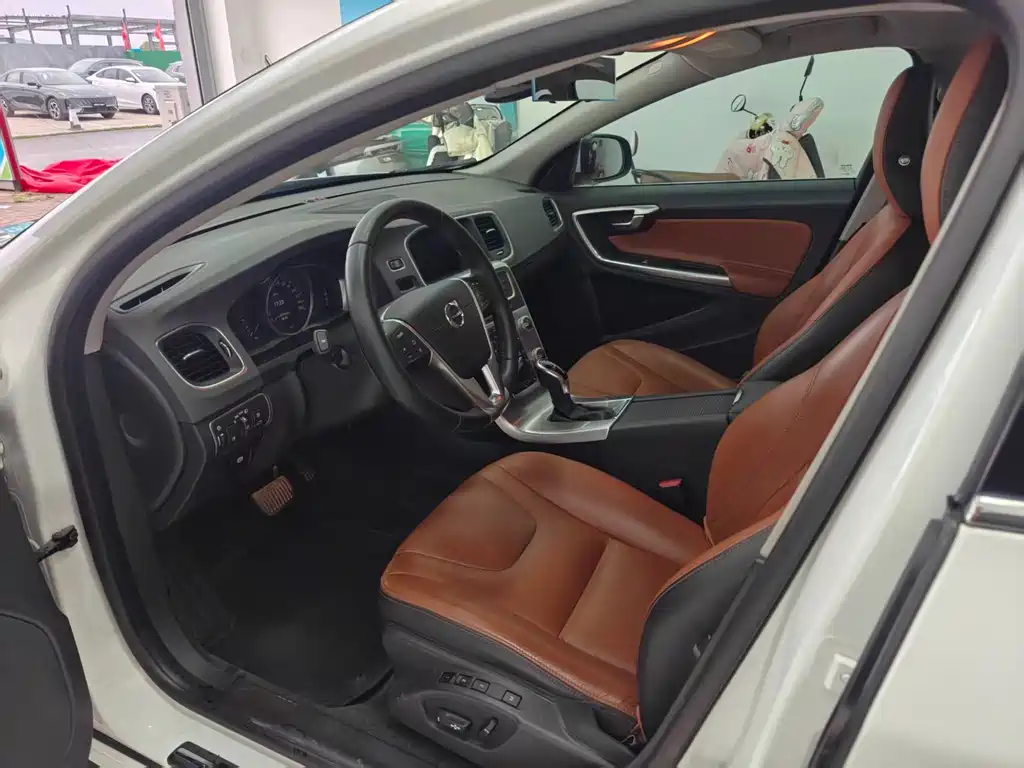 Volvo S60 2019 S60L T3 Smart Edition купить на сайте DeffCars