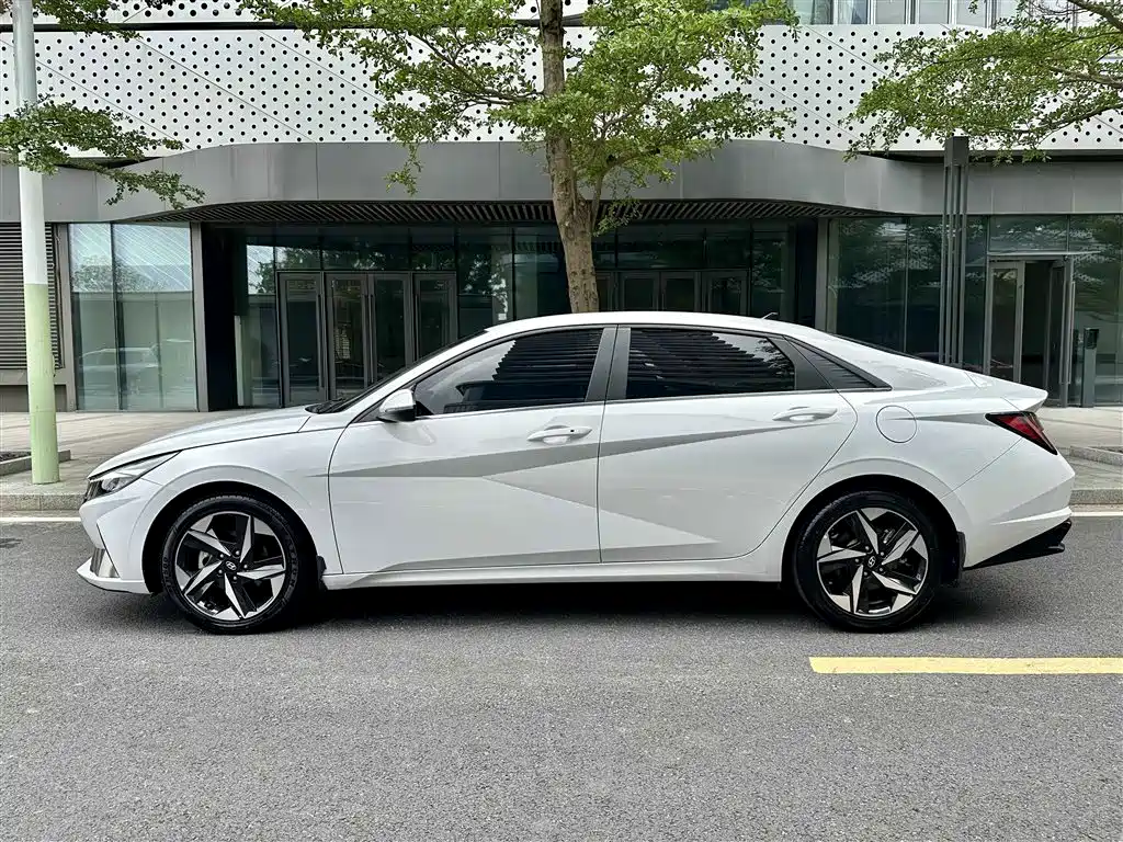Elantra 2021 1.5L CVT LUX Premium Edition купить на сайте DeffCars