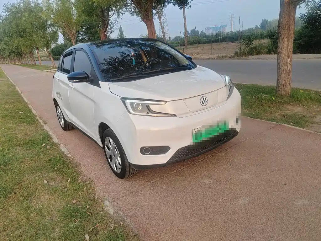 Young Guangxiaoxin 2021 S400 4-seater купить на сайте DeffCars