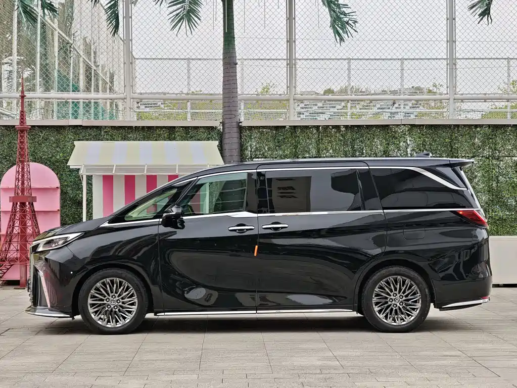 Lexus LM 2023 500h six-seater premium version купить на сайте DeffCars