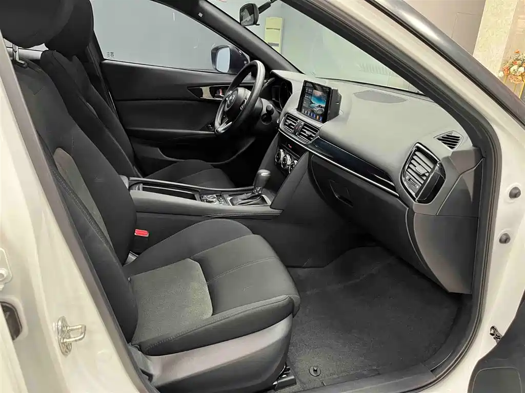 Mazda CX-4 2021 2.0L automatic two-wheel drive Blue Sky Vitality Edition купить на сайте DeffCars