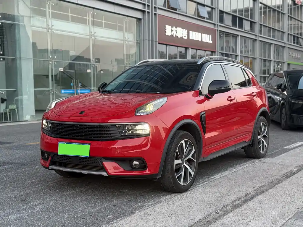 Lynk & Co 01 2017 2.0T 4WD Pro version купить на сайте DeffCars