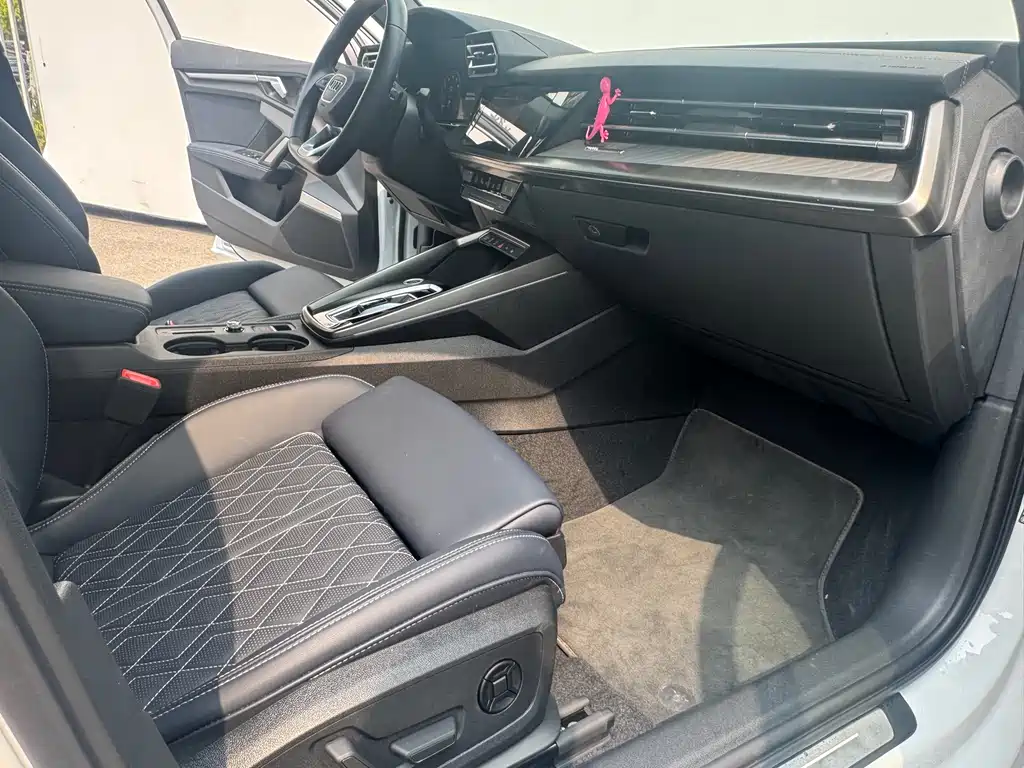 Audi A3 2025 A3L Limousine 35TFSI Flying Spur Exclusive купить на сайте DeffCars