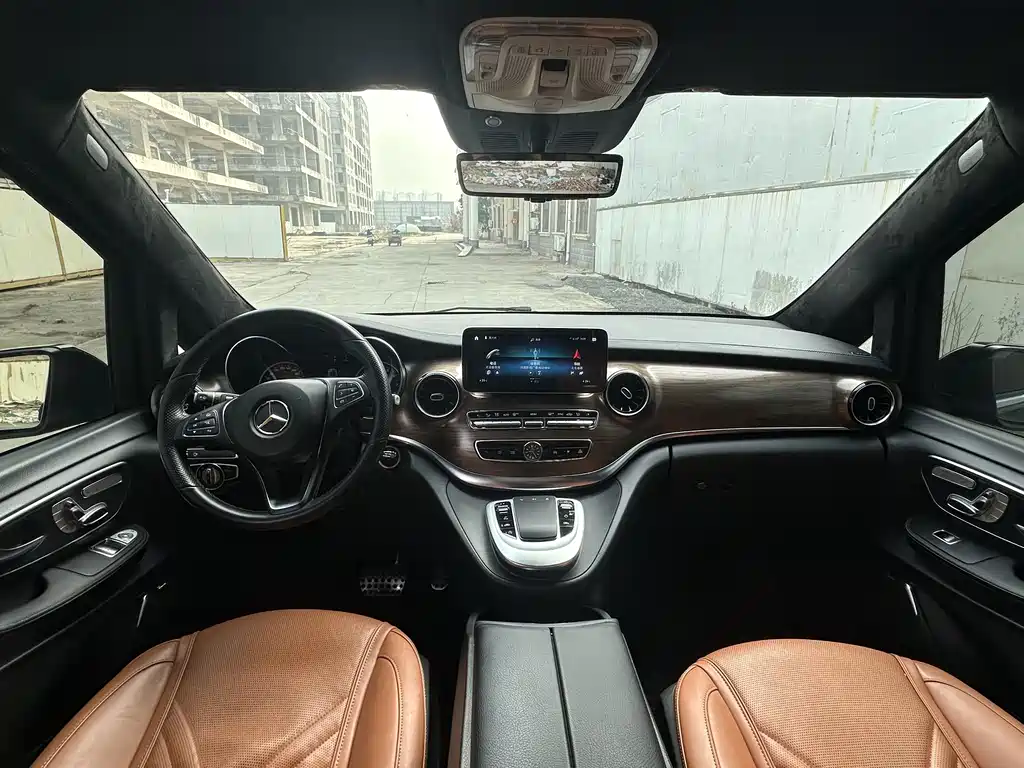 Mercedes-Benz V-Class 2022 V 260 L Long Wheelbase Premium Edition купить на сайте DeffCars