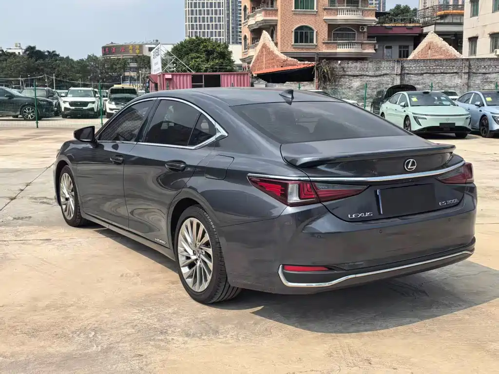 Lexus ES 2018 300h Executive Edition National V купить на сайте DeffCars