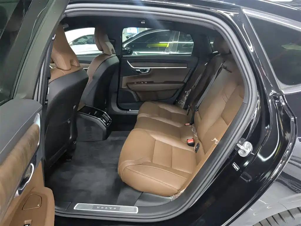 Volvo S90 2025 B5 Zhiyuan Luxury Edition купить на сайте DeffCars