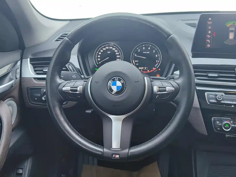 BMW X1 2022 sDrive25Li Leading купить на сайте DeffCars