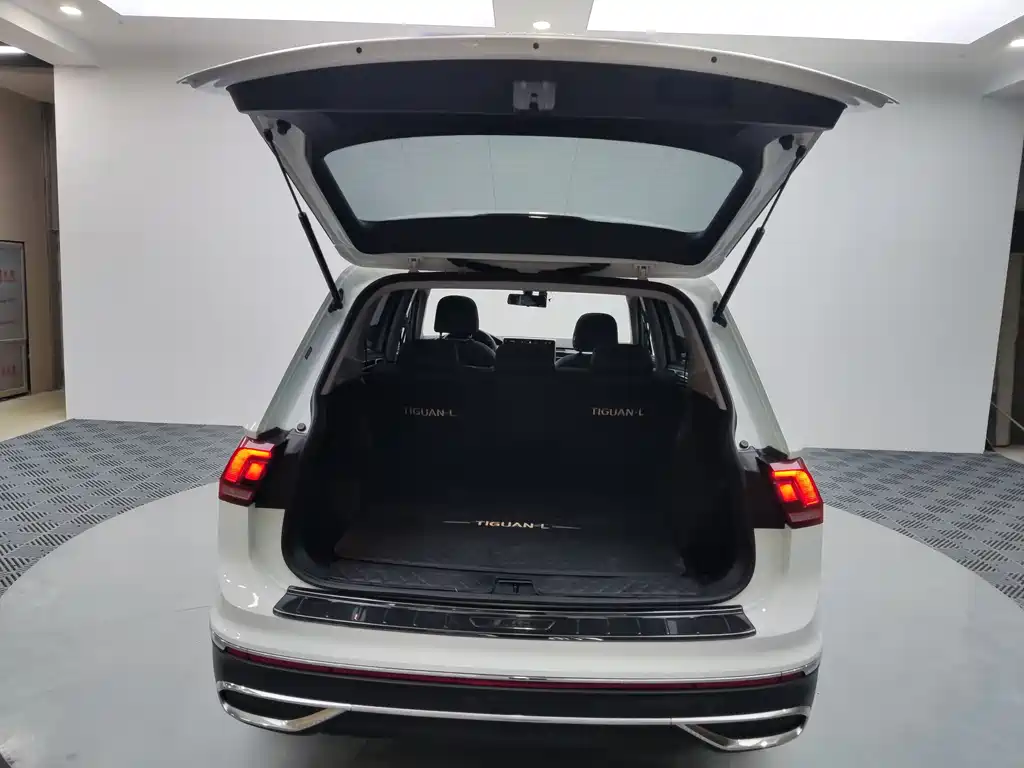 Tiguan L 2023 280TSI automatic two-wheel drive Chaochuang limited edition купить на сайте DeffCars