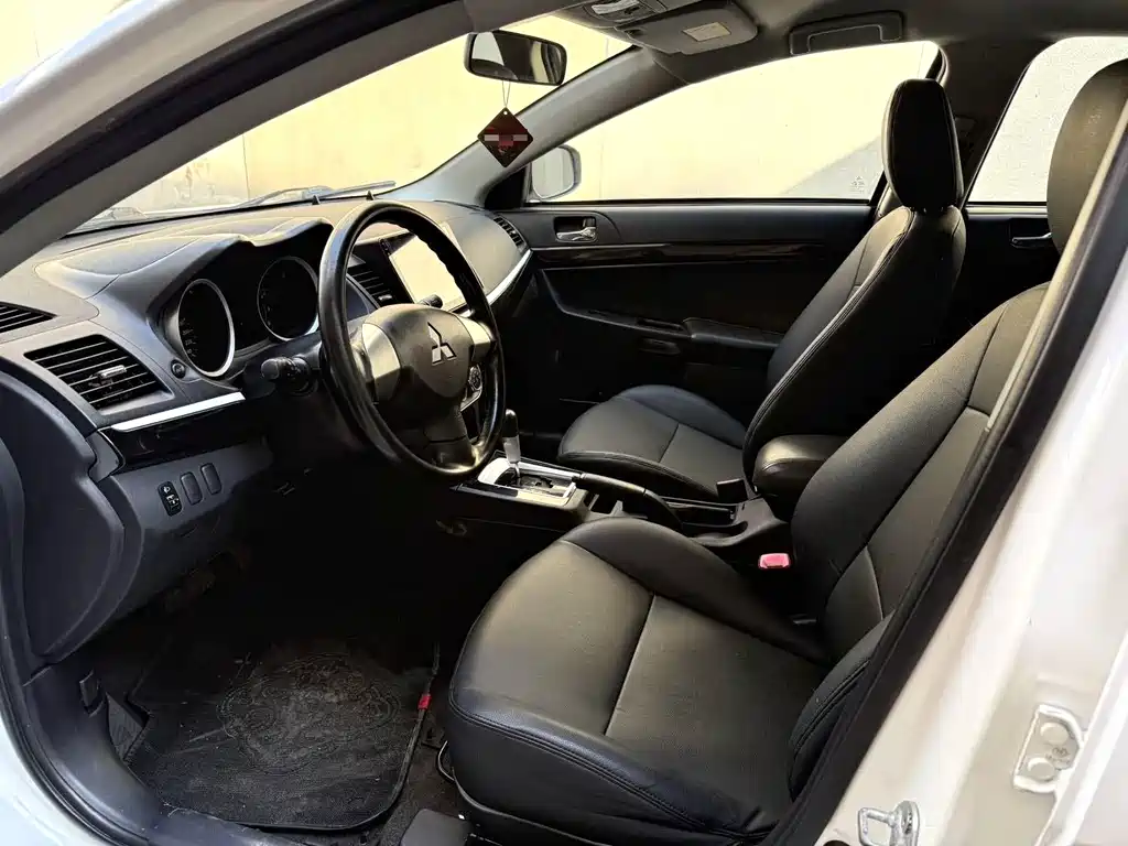 Wingshen 2016 1.8L CVT black and white replica купить на сайте DeffCars