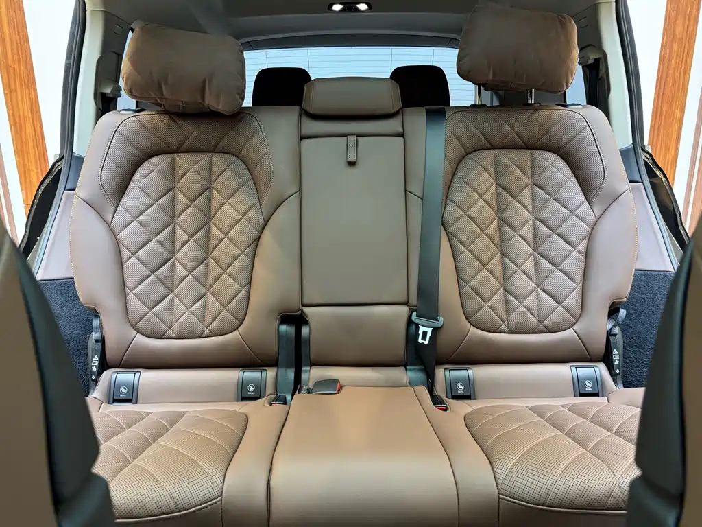 BMW X7 2024 xDrive40i Leading Luxury Package купить на сайте DeffCars