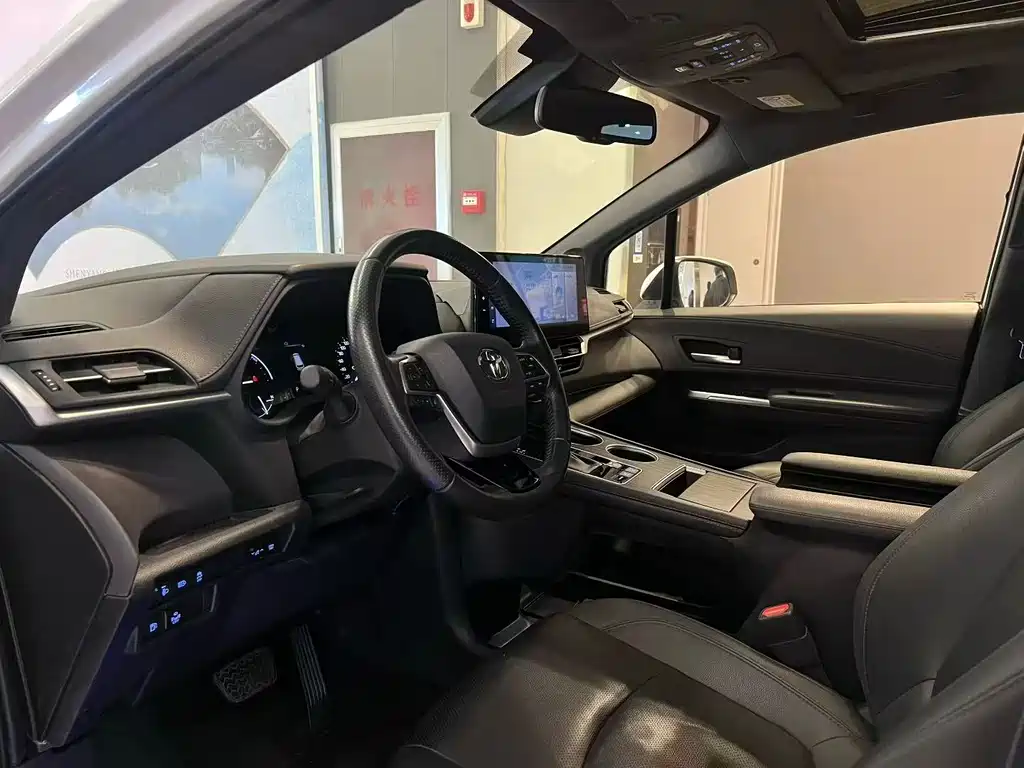 SIENNA 2023 2.5L Hybrid Premium Edition купить на сайте DeffCars